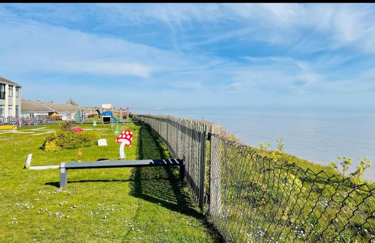 Villa Sea View 3-Bed Heated Pool Eat Bar Kids Park Lowestoft Esterno foto