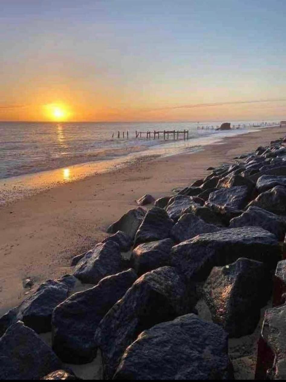 Villa Sea View 3-Bed Heated Pool Eat Bar Kids Park Lowestoft Esterno foto