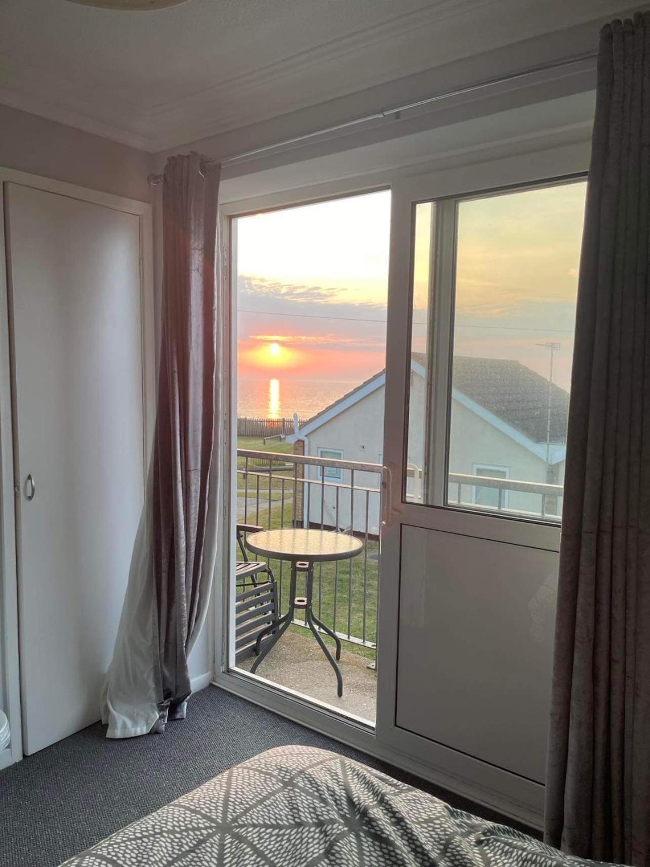 Villa Sea View 3-Bed Heated Pool Eat Bar Kids Park Lowestoft Esterno foto